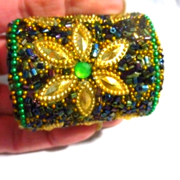 Handmade Green Gold Floral Jeweled Beaded Trinket Box 2"x1.5"x1.5" - Picture 2 of 5